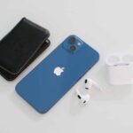 بعض مستخدمي iPhone 16 يواجهون مشكلة „الشاشة الوردية‟